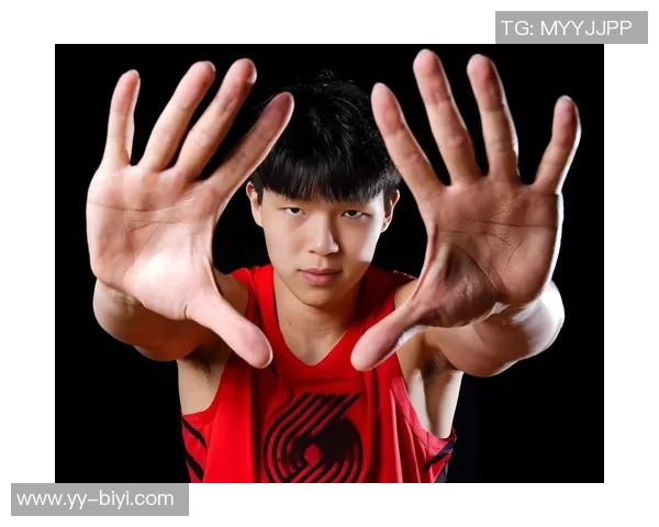 队记：斯普利特与里斯的讨论引发杨瀚森的意外提问时机引人关注