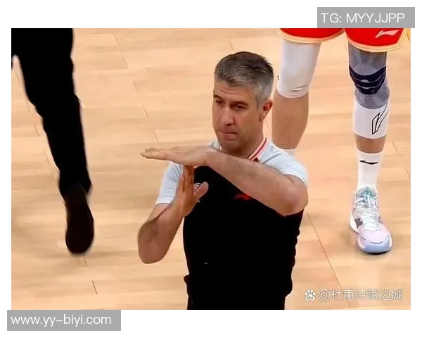 布克呼吁裁判在比赛中保持一致性吹罚标准应对等对待双方动作