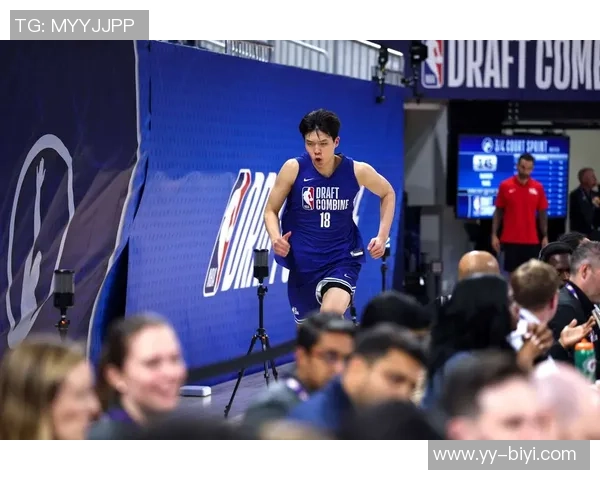 罗威飚中三分再度坐第一排杨瀚森与队友们欢乐庆祝瞬间回顾 罗威飚中三分再度坐第一排杨瀚森与队友们欢乐庆祝瞬间回顾