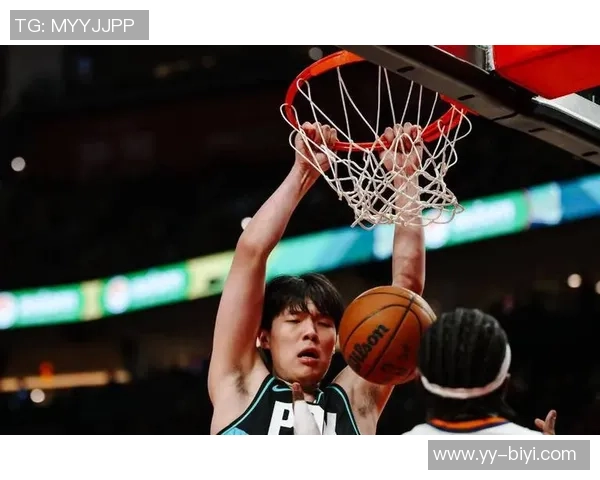 杨瀚森选择防守策略未上抢库里致其射术大放异彩