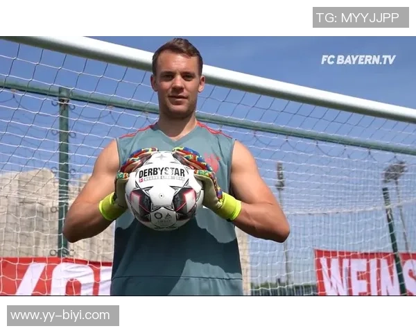 诺伊尔因手指关节囊受伤佩戴特制四指手套积极恢复状态